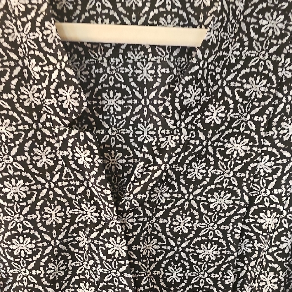 Croft & Barrow Monochrome Floral Blouse - Picture 8 of 11